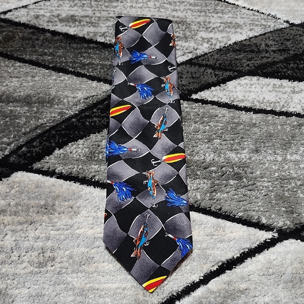 VINTAGE AMERICAN SPORTS FISHING LURES FISH THEMED BLACK & GRAY NECK TIE